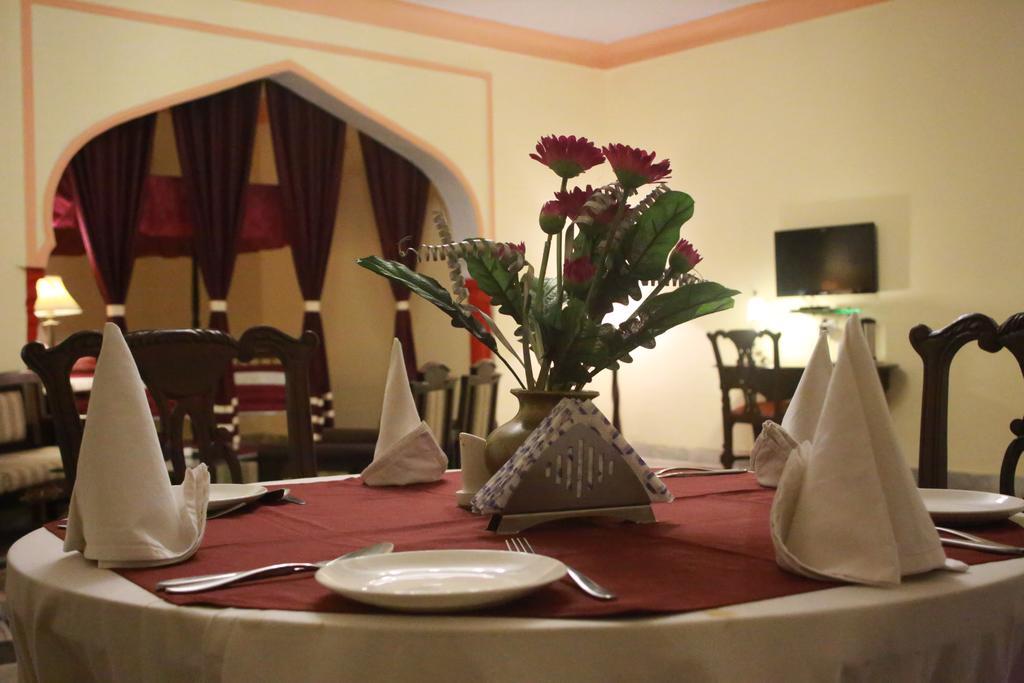 V Resorts Rajmahal Orchha Exterior foto